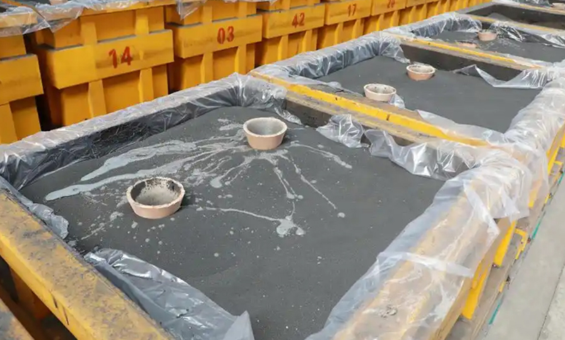 完成した鋳鉄部品を輸出用に梱包 – 無錫工場から予定通りに世界中に配送